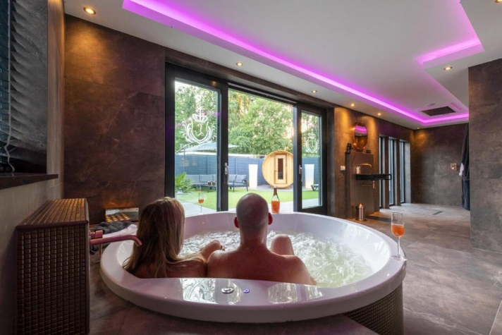 Luxexcellent Wellness B&B